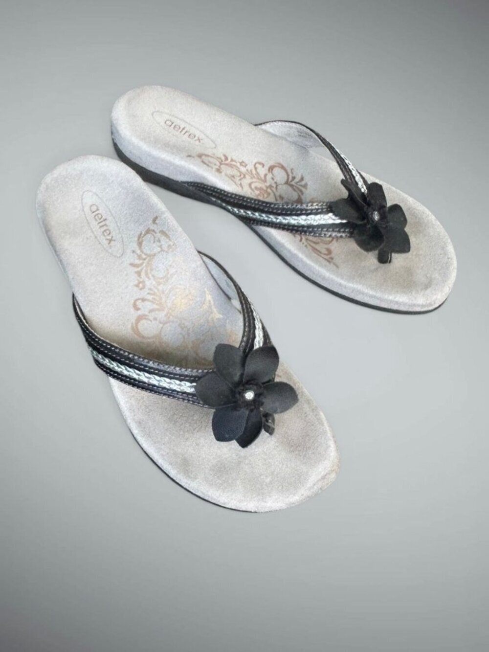 Aetrex Selena Thong Sandals Black with Flower Flip Flops Size 37 EU 7US